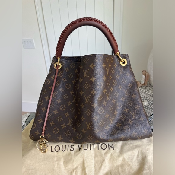 LOUIS VUITTON ARTSY MONOGRAM BAG - Picture 2 of 8